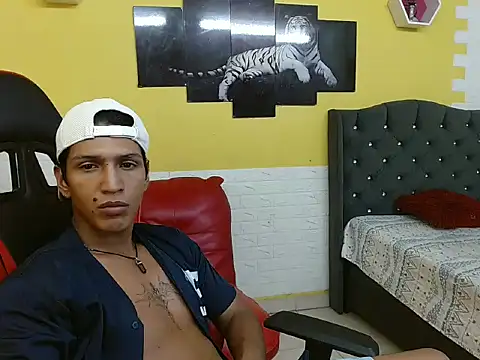 bull_cam (M young) - Naked for you