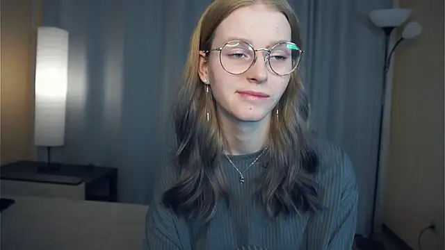 toyapletz (F young) - take off your t-shirt and show your bra