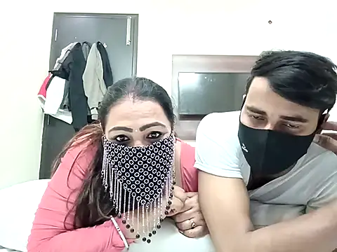 horny_milf_couple webcam