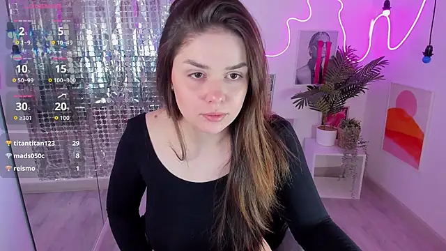 melanie_neal (F young) - show rear view