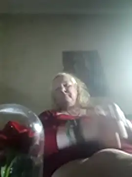 LoveCupid5451 webcam