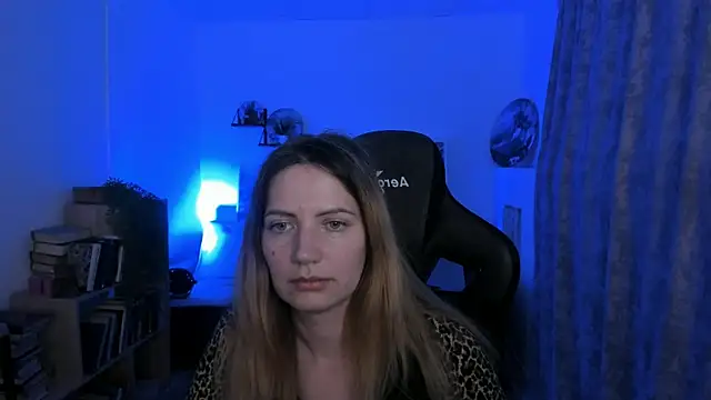 aleksalaurent (F milf) - Stick out your tongue