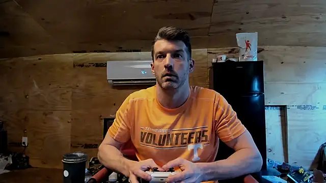 kenny_kyle (Ask my age) - naked 5 mins