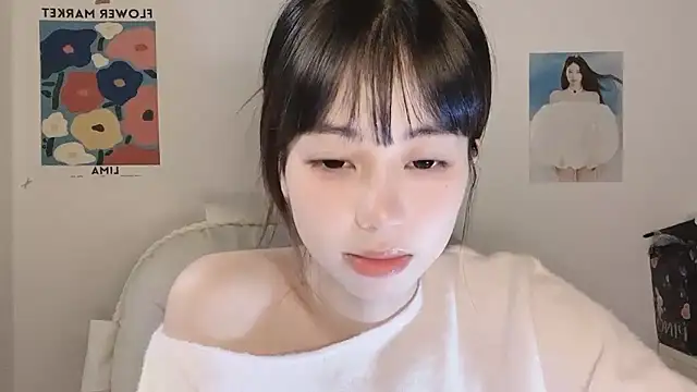 -Hottie live cam screenshot female on Clip20 – Short Porn Clips & Live Cams