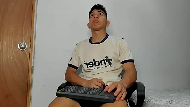 andrew_rose_ (M twink) - be naked for 10 minutes+hard cock