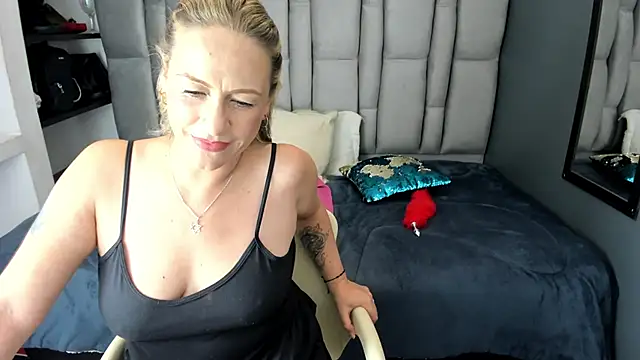 charlot_milf (F milf) - OILED RED ASS+GREAT ANAL SHOW