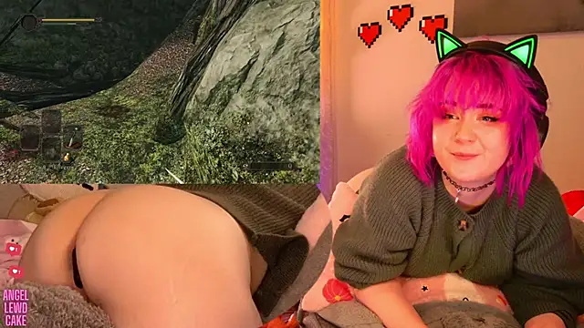 Angel-Lewd-Cake webcam