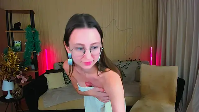 YourLovellyStory webcam