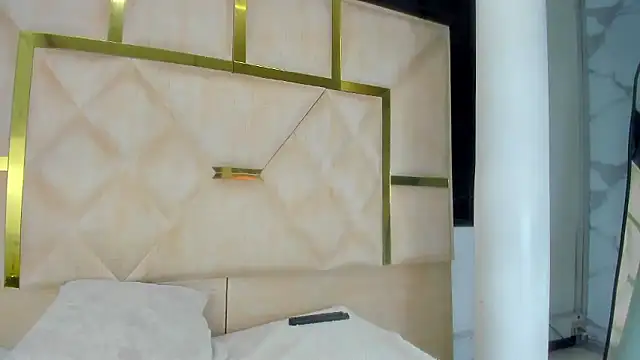 kendall_6669 (F teen) - dildo in pussy + squirt