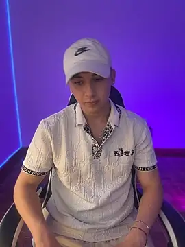 oliver_kyy (M twink) - FUCK ME IN MISSIONARY POSE