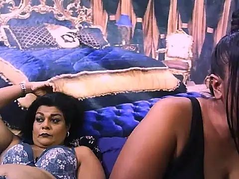 IndianSexyLady4u webcam