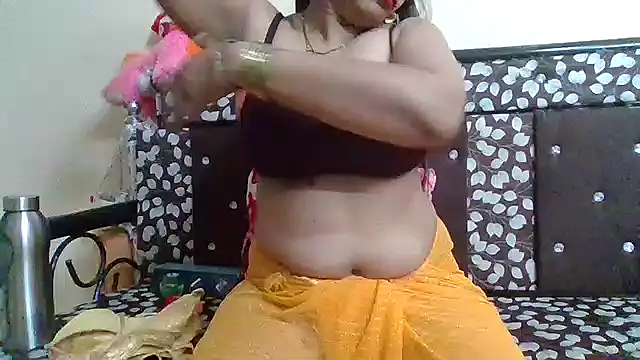 nautybabe (F milf) - Name on boobs