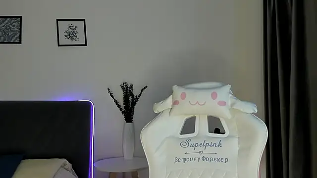 elliediaz (F young) - 2 finger pussy