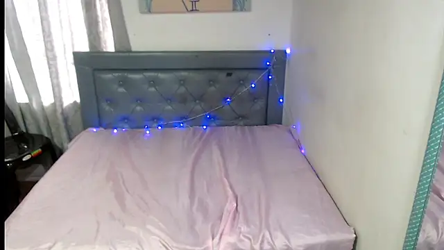 sarah_aguilar (F teen) - 2fingers in pussy