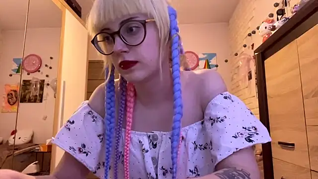 effacedscan (F teen) - take off stockings and show legs