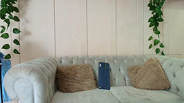 karime_arana (F teen) - SHOW ASSHOLE CLOSE TO CAM