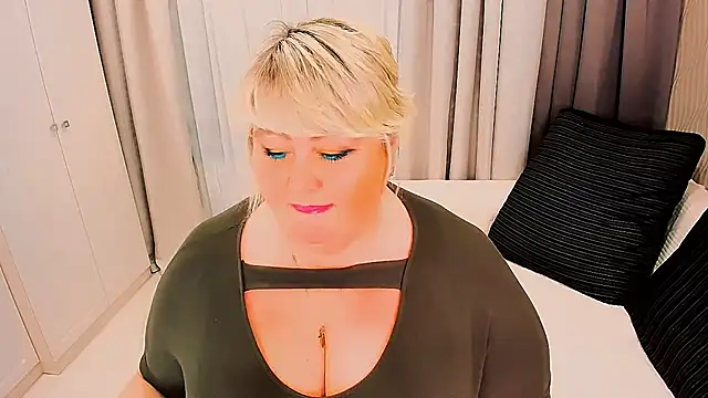 BIGTITSBBW webcam