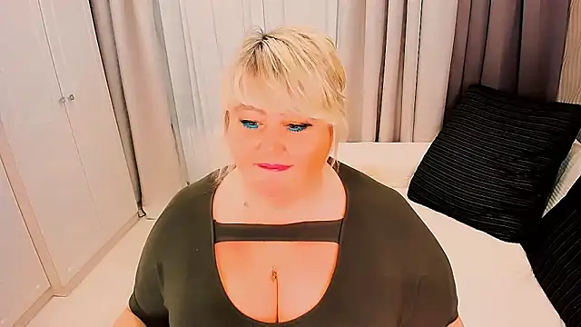 BIGTITSBBW webcam