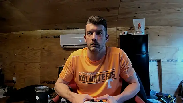 kenny_kyle (Ask my age) - naked 5 mins