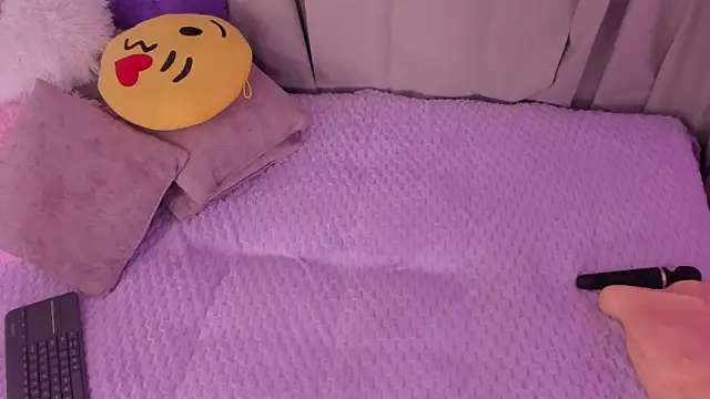 alanaa_gomezz webcam