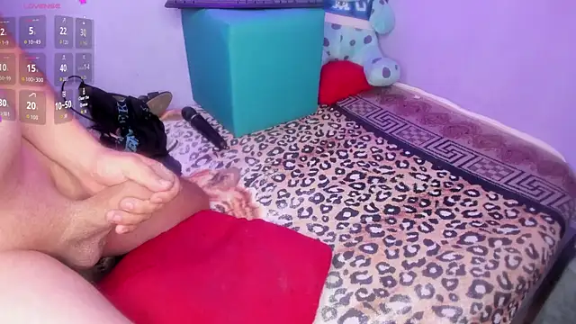 Sara_and_Lion webcam