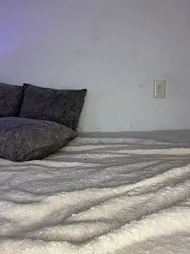 lunatorch (F young) - Finger my little pussy close to you 😏