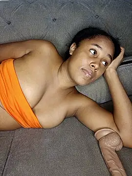 MoniqueMulberry webcam