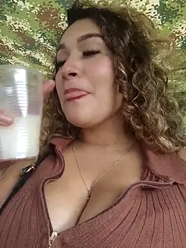 sara_smiiith211 (F young) - Wet my pussy in public