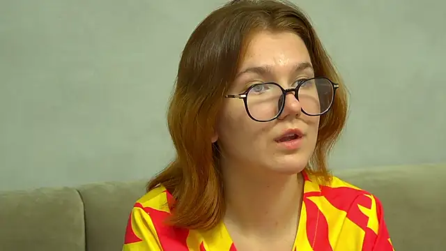 lessysmith (F young) - open the buttoms