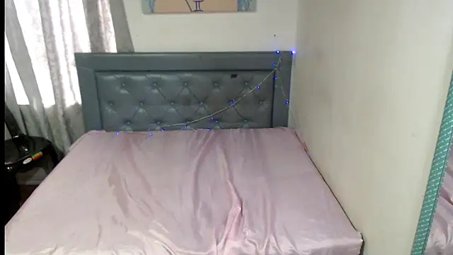 sarah_aguilar (F teen) - 2fingers in pussy