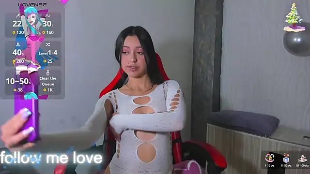 zoe_connor19 (F teen) - show boob+ nipple clamps