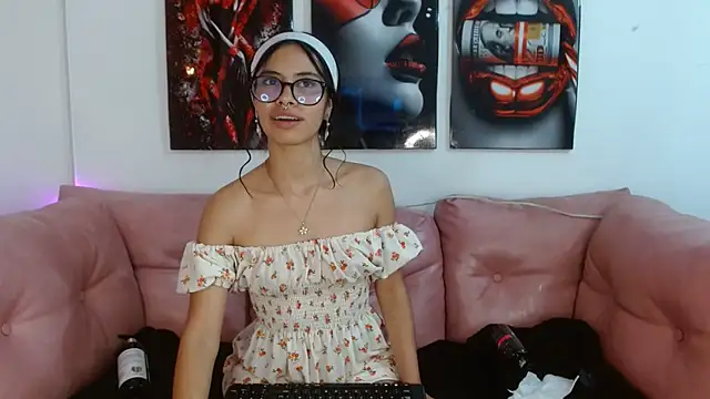 miahotcs1 - Miahotcs1's free webcam