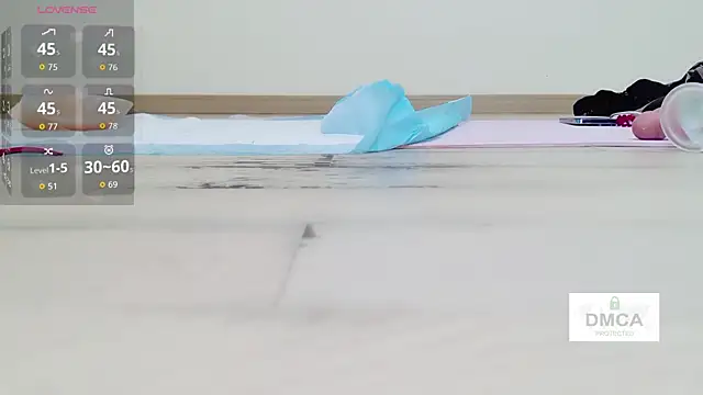 vicki-66 (F young) - 无缝裆丝袜隔丝插入大鸡鸡潮吹 听指挥 逼逼特写 爆操粉穴 足交 口交25分钟