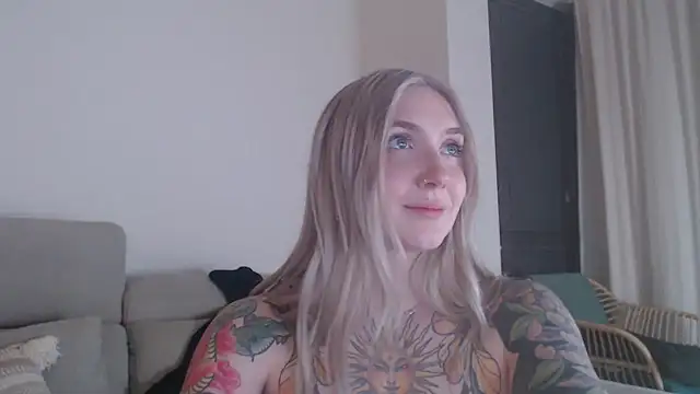 tattoobbgirl (F young) - finger pussy