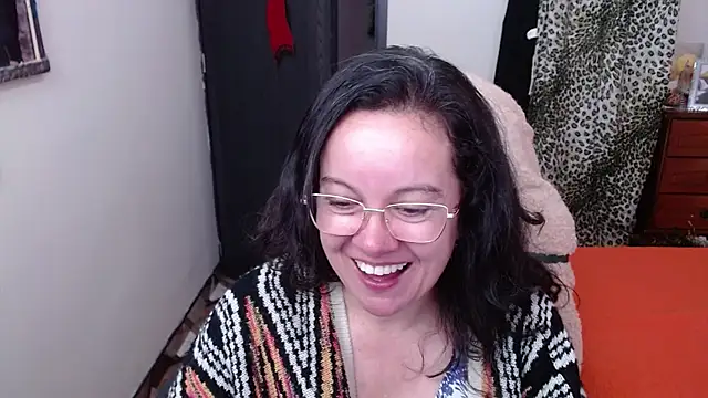 sonialorens_ (F mature) - make me very happy