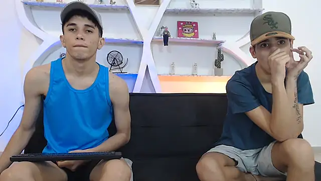 THREE_GUYS_HOT webcam