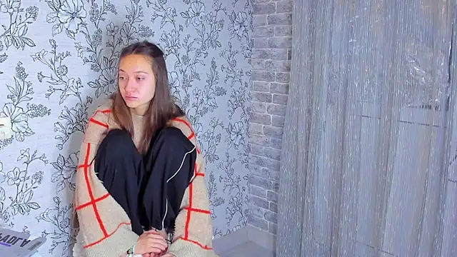 ellasky_xoxo (F young) - SQUEEZY TITS<3