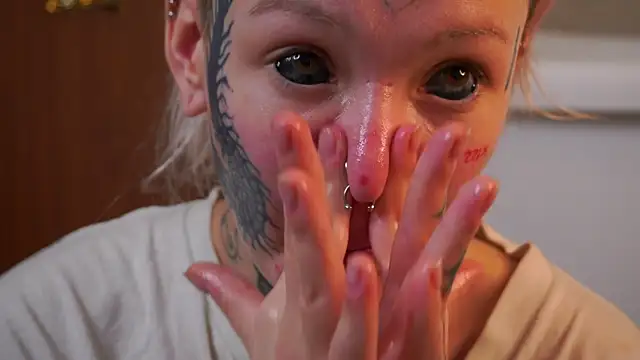 isauragarratt (F teen) - spank my ass