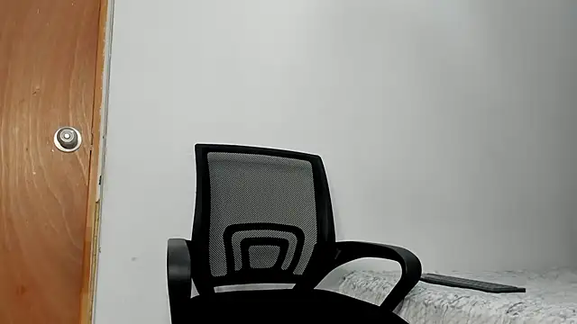 andrew_rose_ (M twink) - be naked for 10 minutes+hard cock