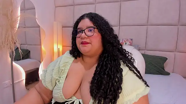 Miley_Collins webcam