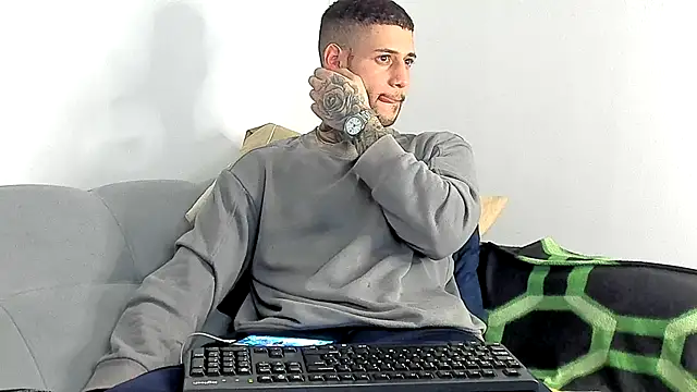 _jamesleandros1 webcam