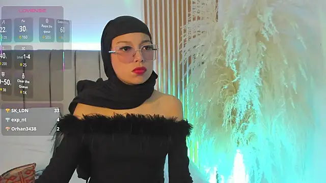 naishaa_ (F young) - riding dildo