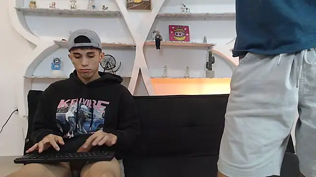 THREE_GUYS_HOT webcam