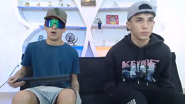 THREE_GUYS_HOT webcam