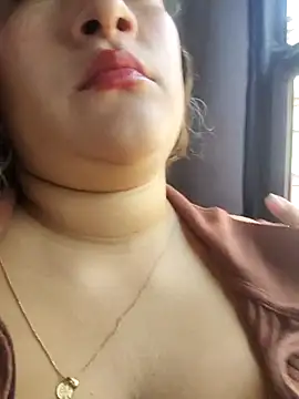 Sara_smiiith211 webcam