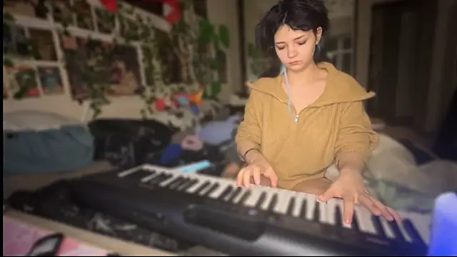 nikoli_naw (F teen) - show your ass