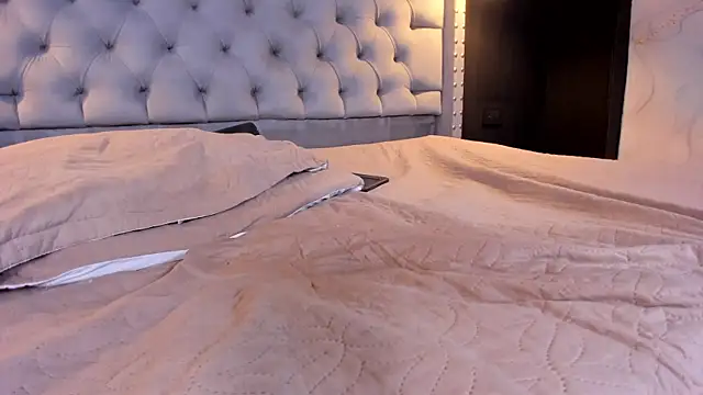 bianca_angel_ (F young) - 3 fingers in my squirt pussy 🥵💦