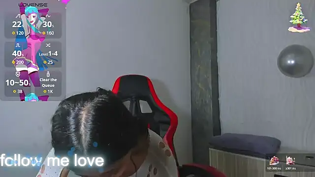 zoe_connor19 (F teen) - show boob+ nipple clamps