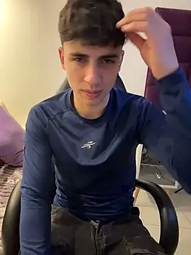 AdrianRinaldi Live Webcam on Stripchat