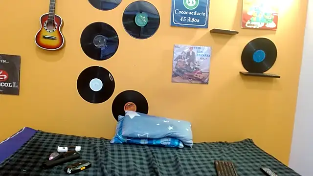 skinnyverus18 webcam